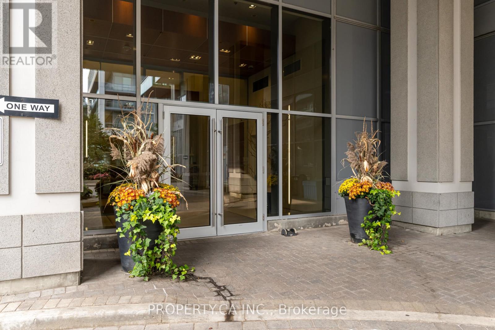 406 - 16 Brookers Lane, Toronto, Ontario  M8V 0A5 - Photo 3 - W12495124