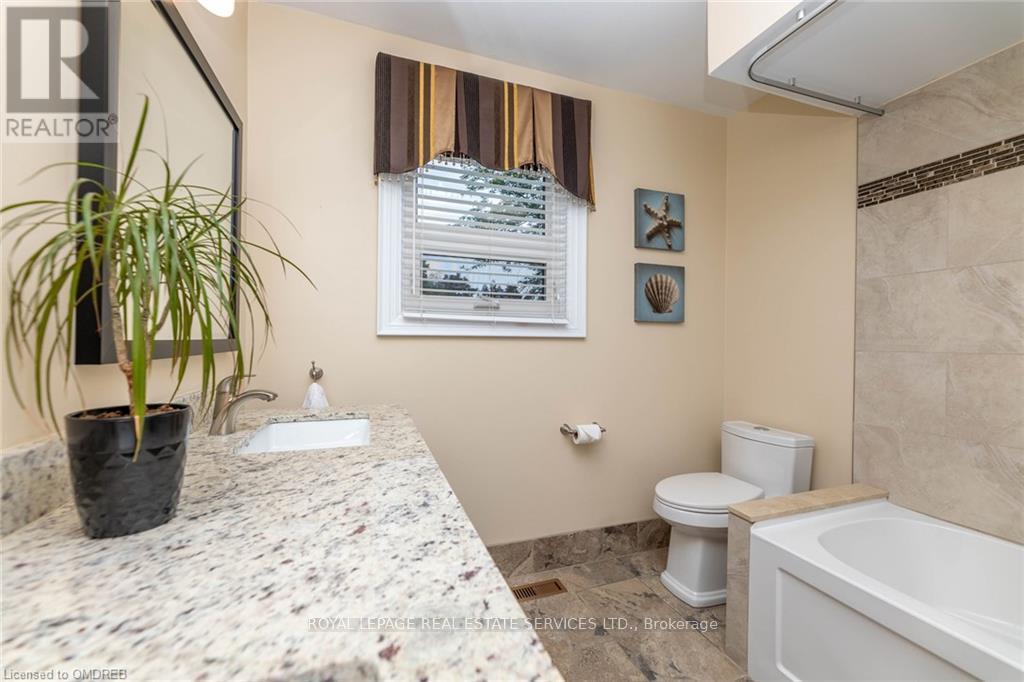 2123 Kawartha Crescent, Mississauga (Sheridan), Ontario  L5H 3P8 - Photo 24 - W12495128