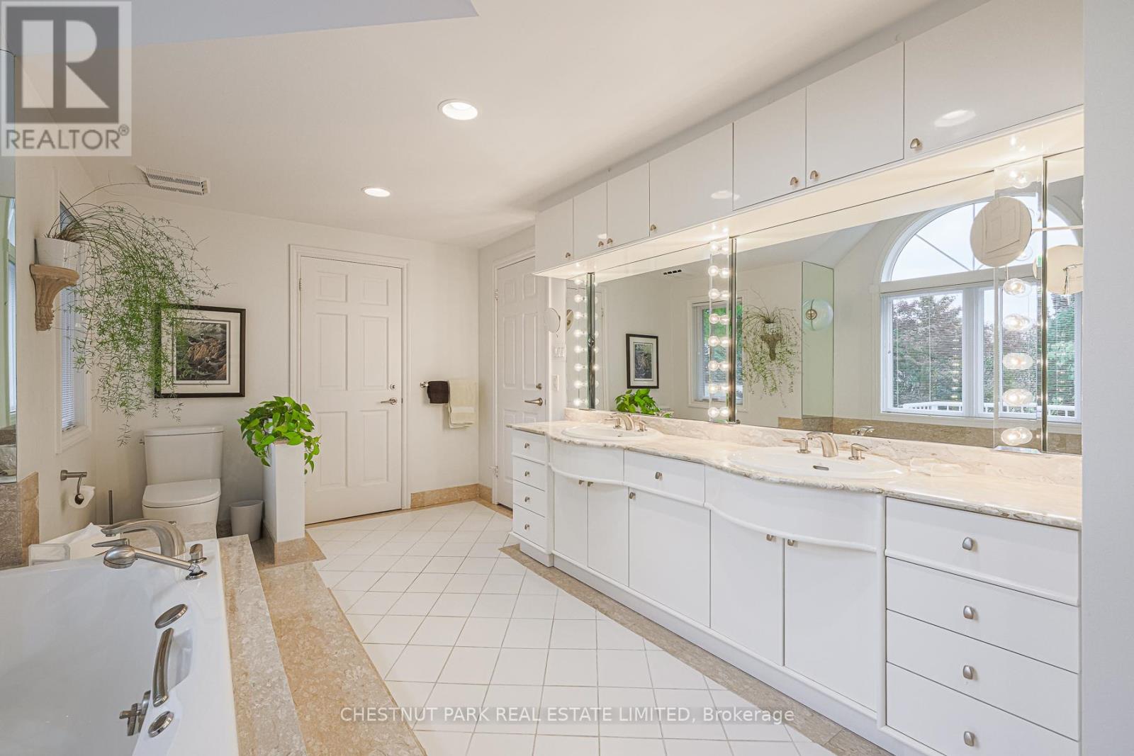 4 Cheltenham Court, Brampton, Ontario  L6W 1J3 - Photo 22 - W12495132