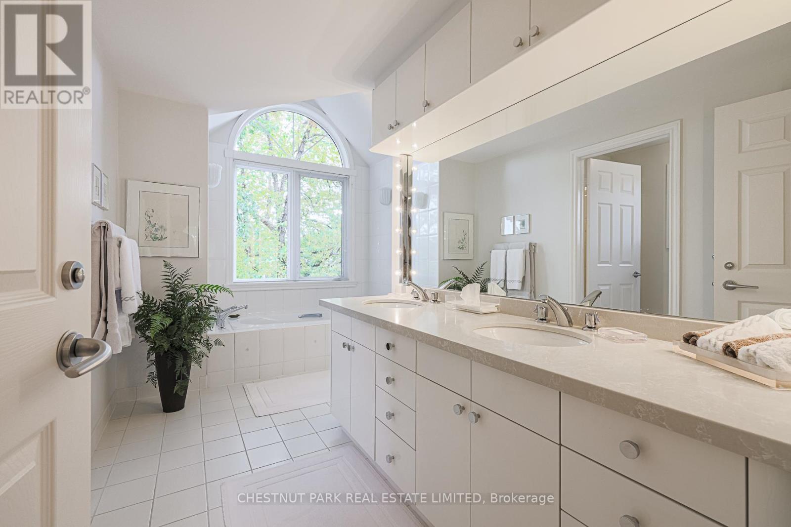 4 Cheltenham Court, Brampton, Ontario  L6W 1J3 - Photo 28 - W12495132