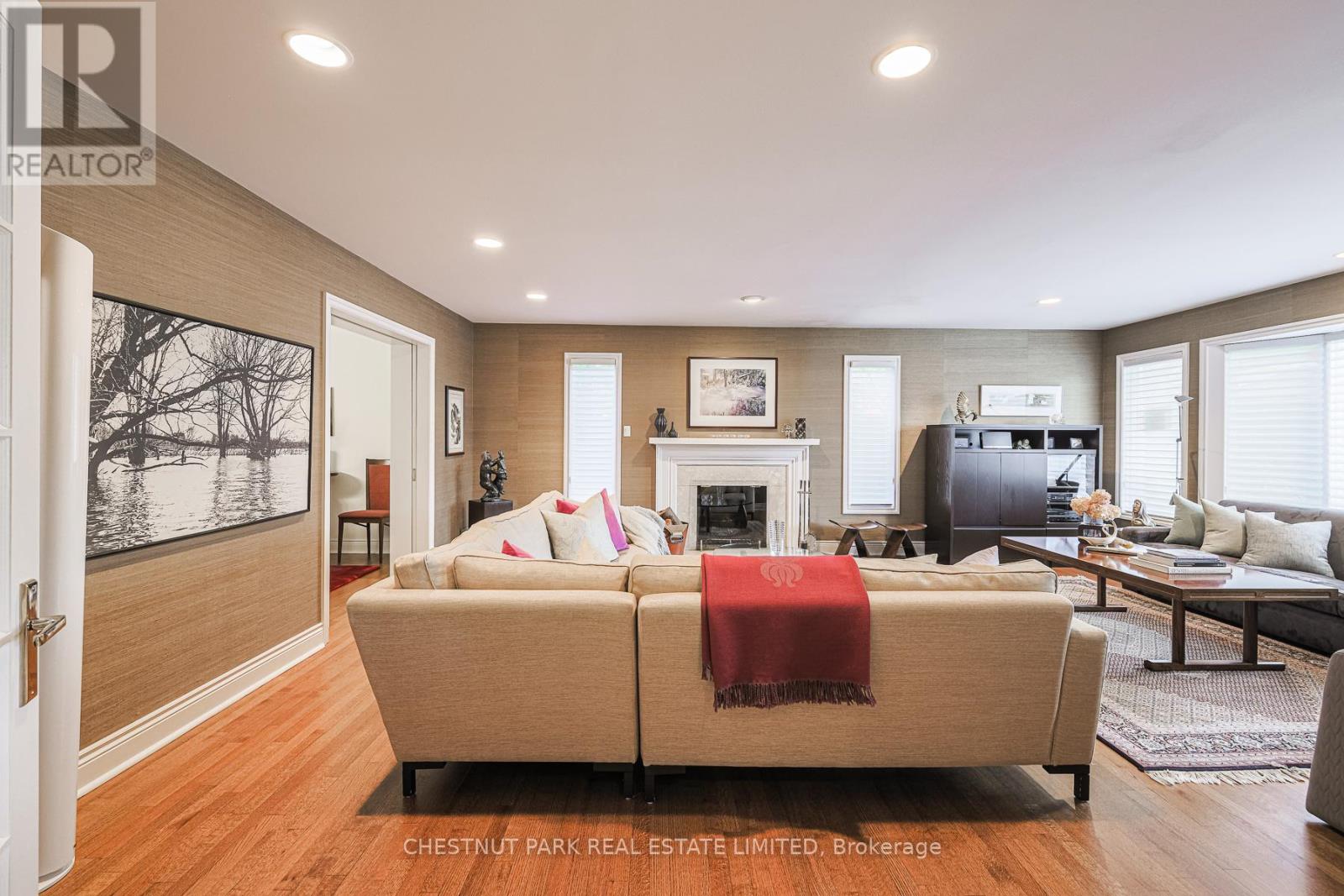 4 Cheltenham Court, Brampton, Ontario  L6W 1J3 - Photo 4 - W12495132