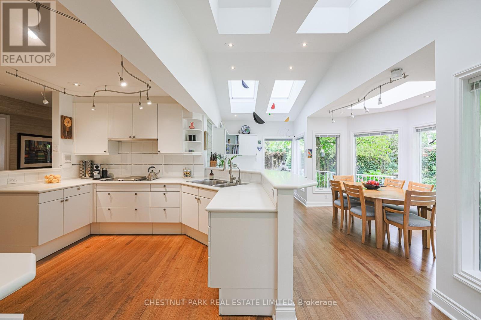 4 Cheltenham Court, Brampton, Ontario  L6W 1J3 - Photo 8 - W12495132