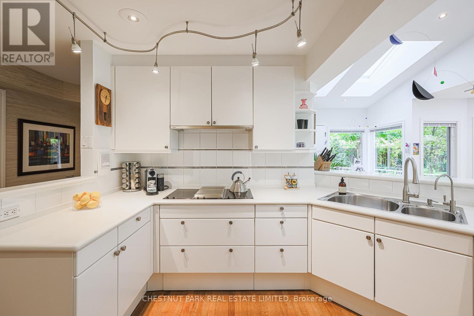 4 Cheltenham Court, Brampton, Ontario  L6W 1J3 - Photo 9 - W12495132