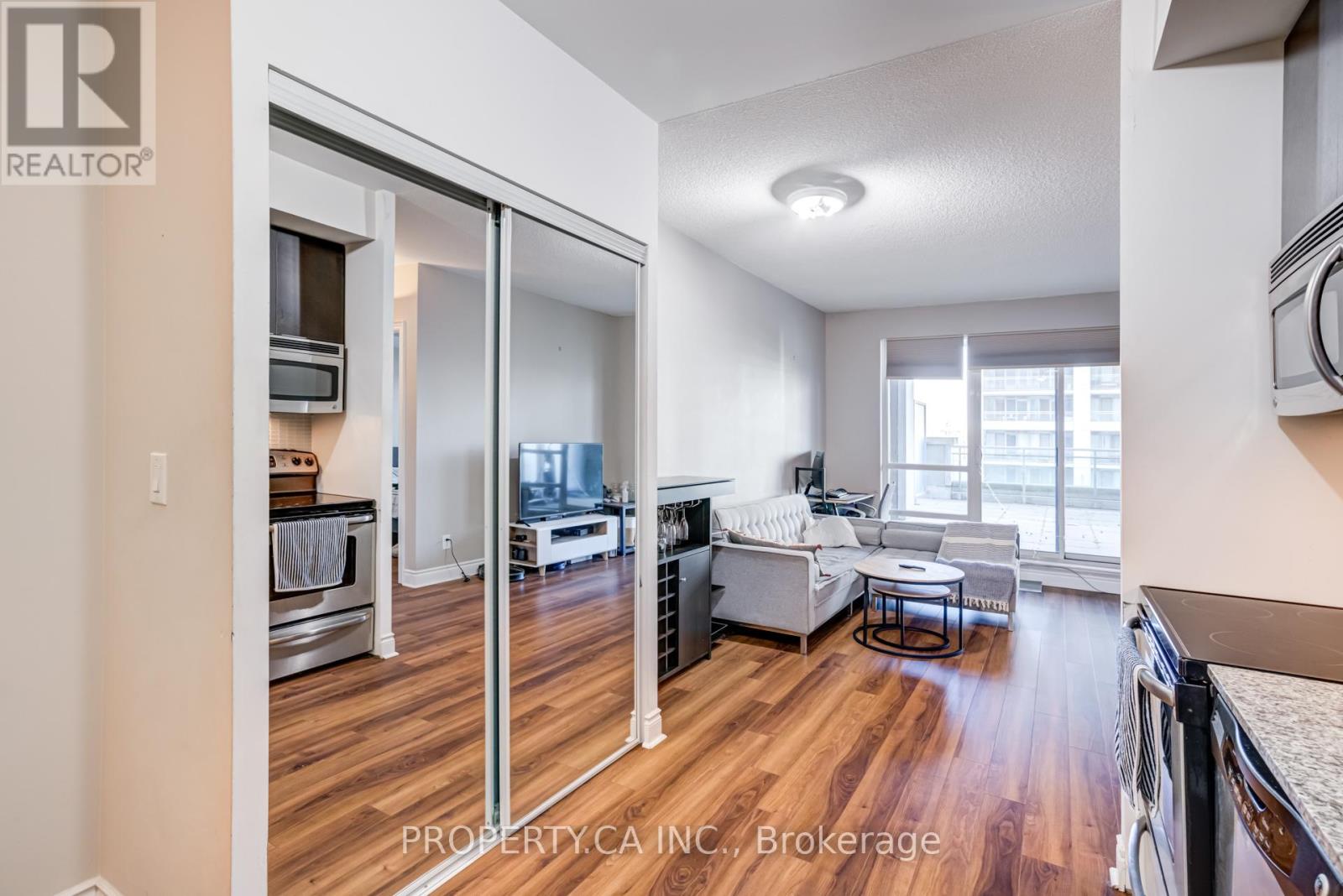 406 - 16 Brookers Lane, Toronto, Ontario  M8V 0A5 - Photo 10 - W12495170