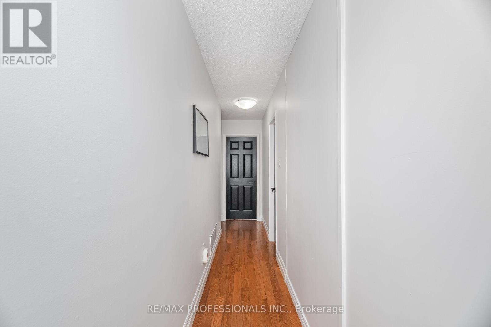 52 Lorraine Crescent, Brampton, Ontario  L6S 2R7 - Photo 17 - W12495186