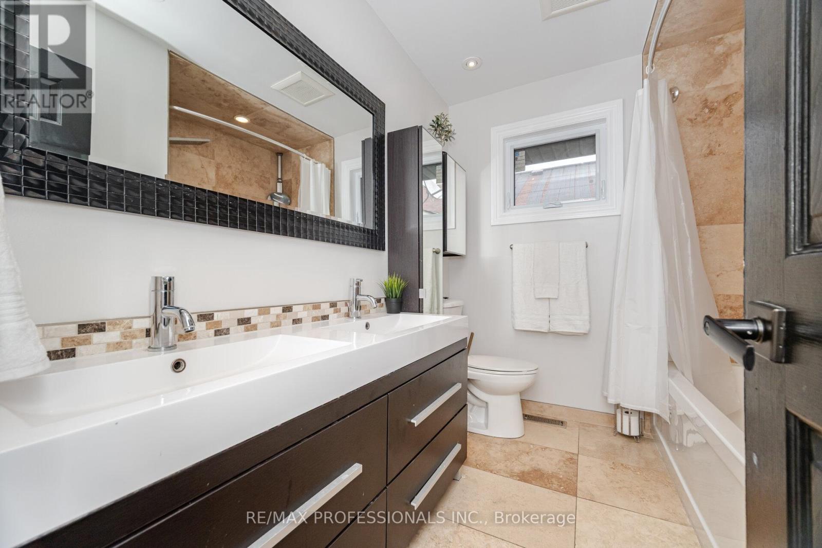 52 Lorraine Crescent, Brampton, Ontario  L6S 2R7 - Photo 21 - W12495186