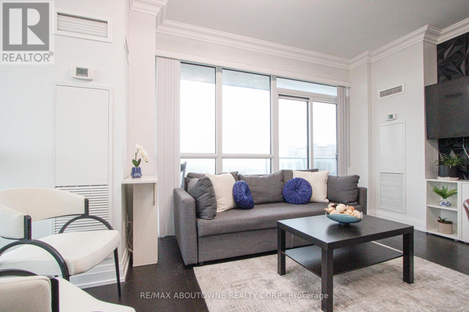 1503 - 65 Speers Road, Oakville, Ontario  L6K 0J1 - Photo 4 - W12495206