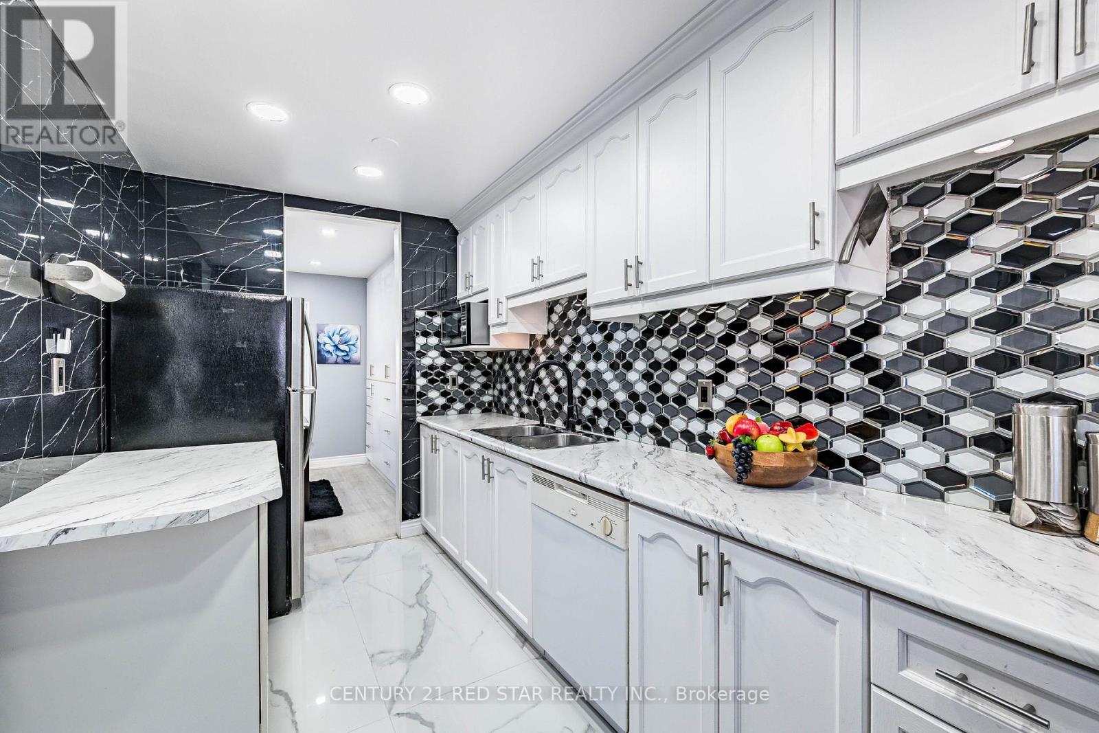 3 Flamingo Crescent, Brampton, Ontario  L6T 2G4 - Photo 13 - W12495212