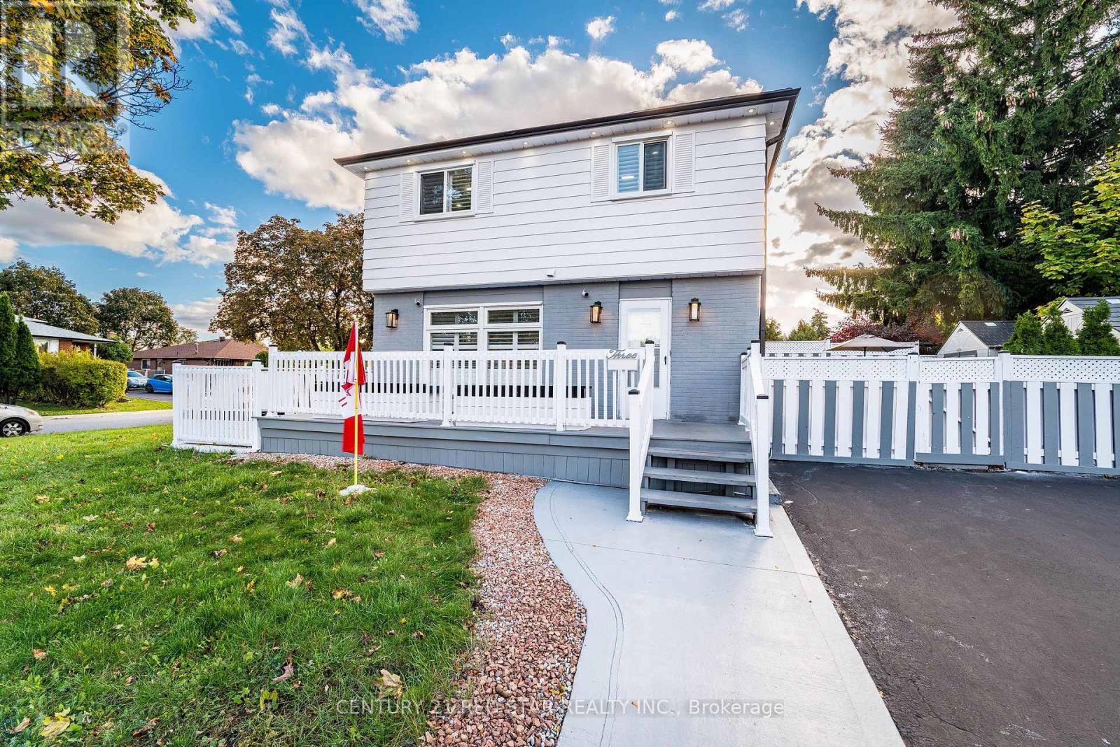 3 Flamingo Crescent, Brampton, Ontario  L6T 2G4 - Photo 3 - W12495212