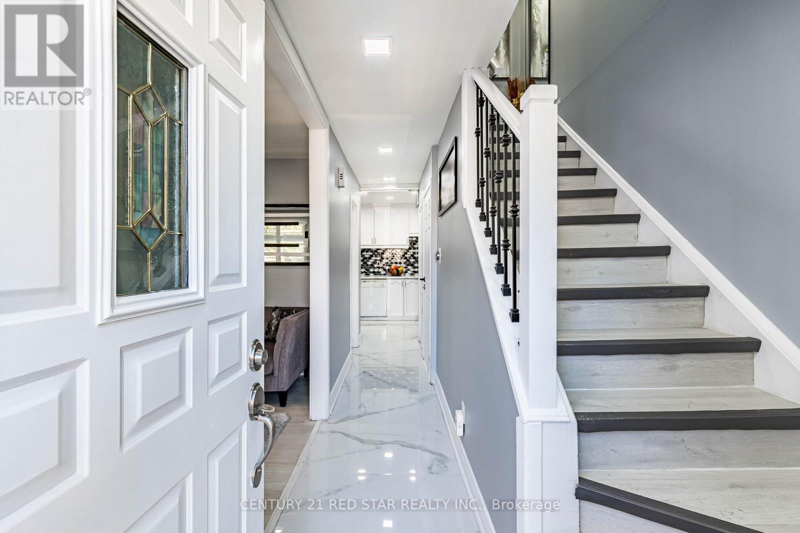 3 Flamingo Crescent, Brampton, Ontario  L6T 2G4 - Photo 5 - W12495212