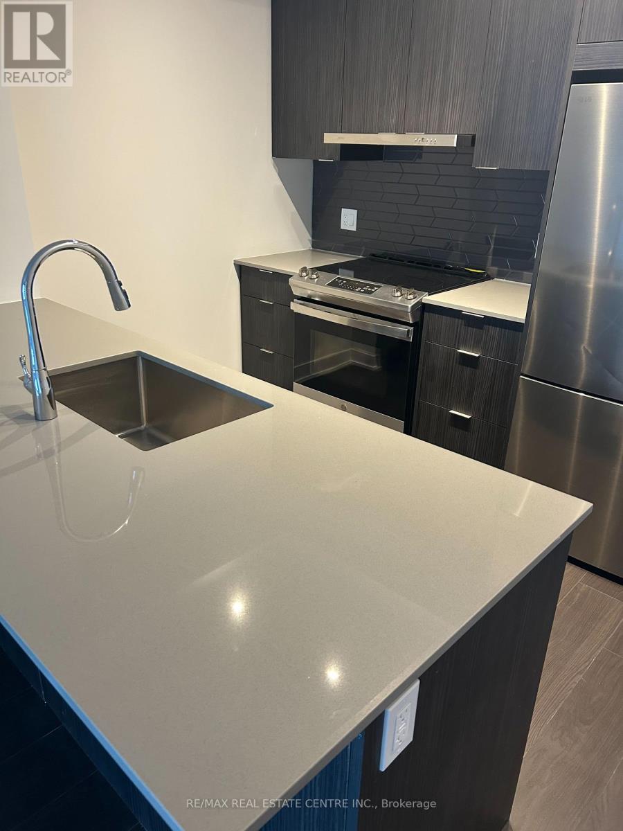 912 - 430 Square One Drive, Mississauga, Ontario  L5B 0L6 - Photo 4 - W12495236