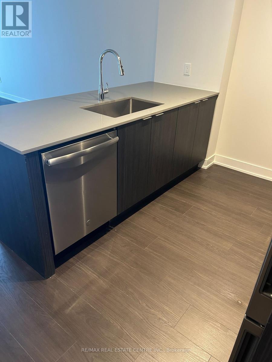 912 - 430 Square One Drive, Mississauga, Ontario  L5B 0L6 - Photo 5 - W12495236