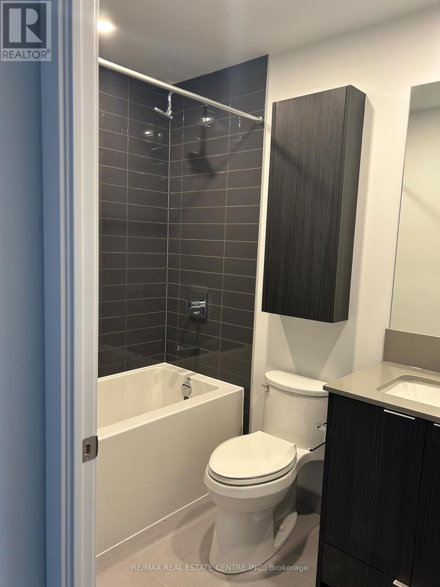 912 - 430 Square One Drive, Mississauga, Ontario  L5B 0L6 - Photo 8 - W12495236