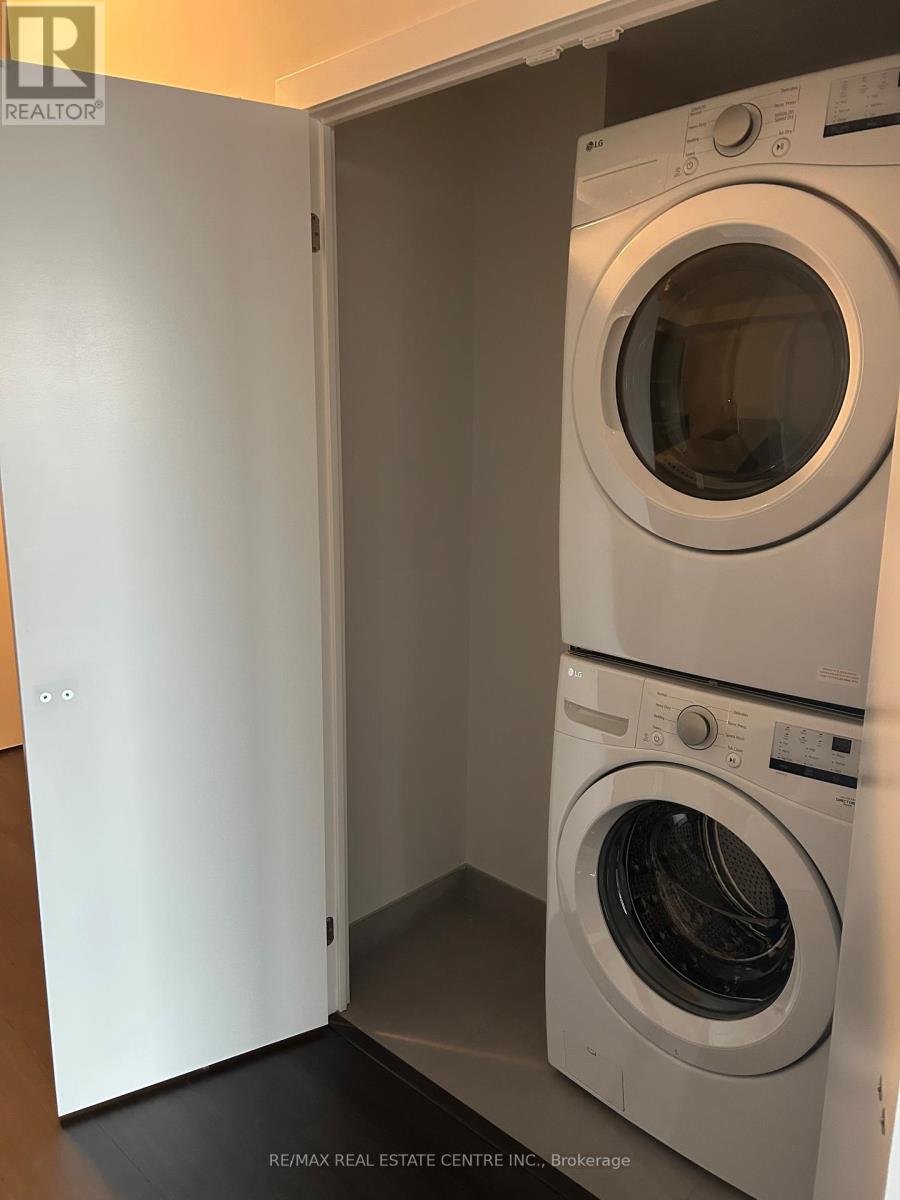 912 - 430 Square One Drive, Mississauga, Ontario  L5B 0L6 - Photo 9 - W12495236