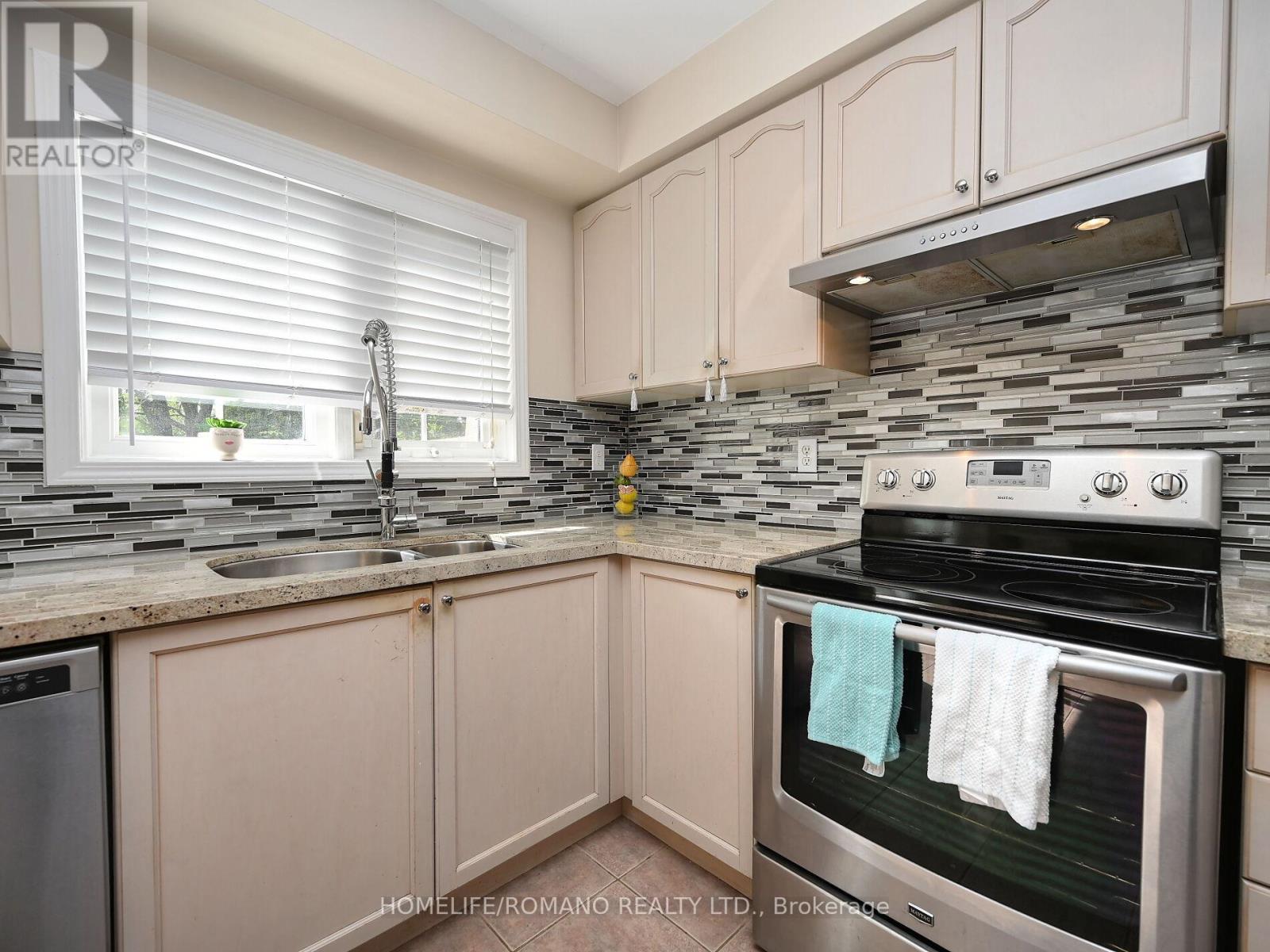 132 - 3030 Breakwater Court, Mississauga (Cooksville), Ontario  L5B 4N5 - Photo 25 - W12495238