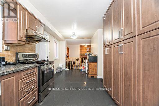 120 Leeward Drive, Brampton, Ontario  L6S 5V9 - Photo 11 - W12495240