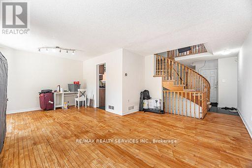 120 Leeward Drive, Brampton, Ontario  L6S 5V9 - Photo 8 - W12495240