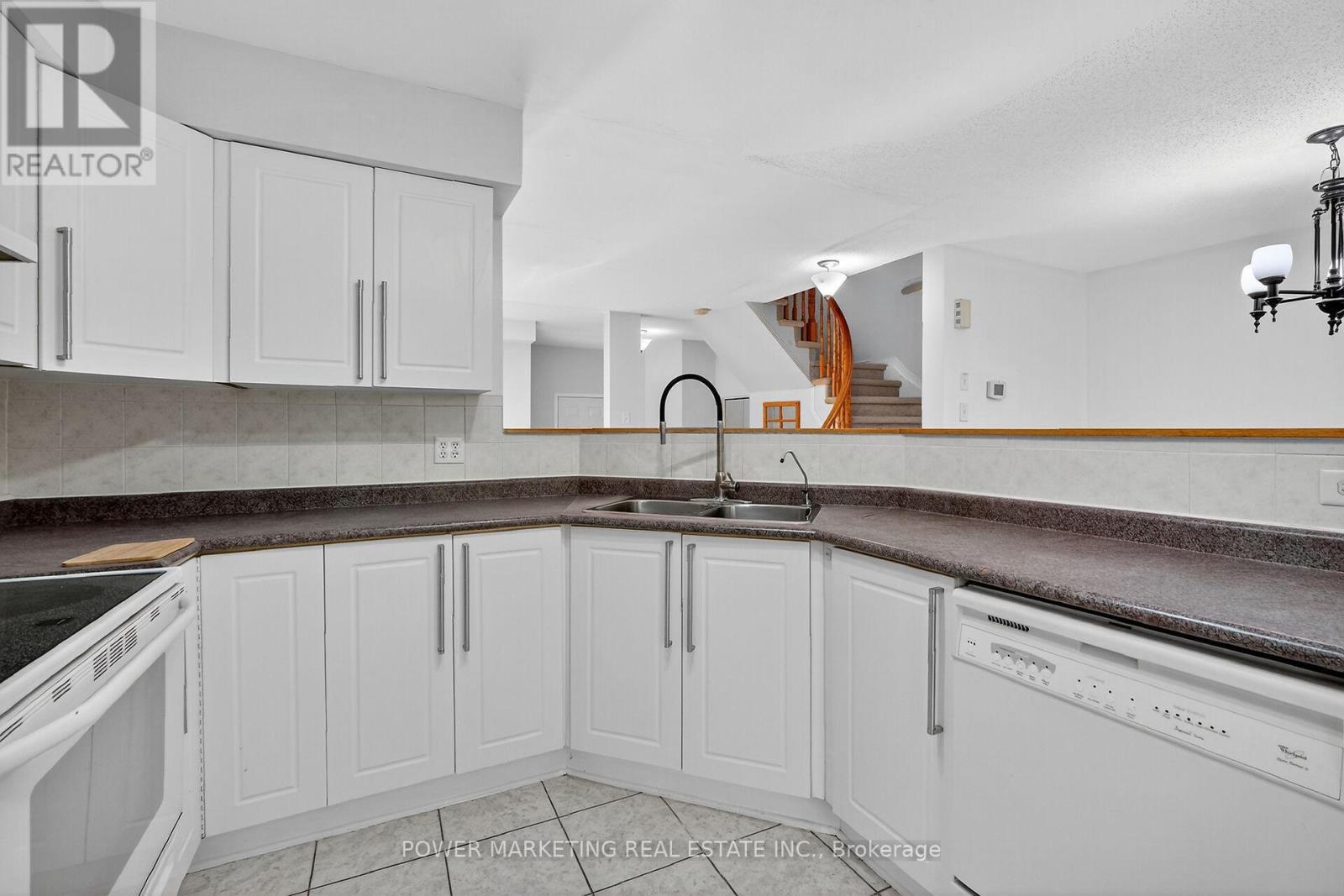 9 Carwood Circle E, Ottawa, Ontario  K1K 4V4 - Photo 14 - X12458448