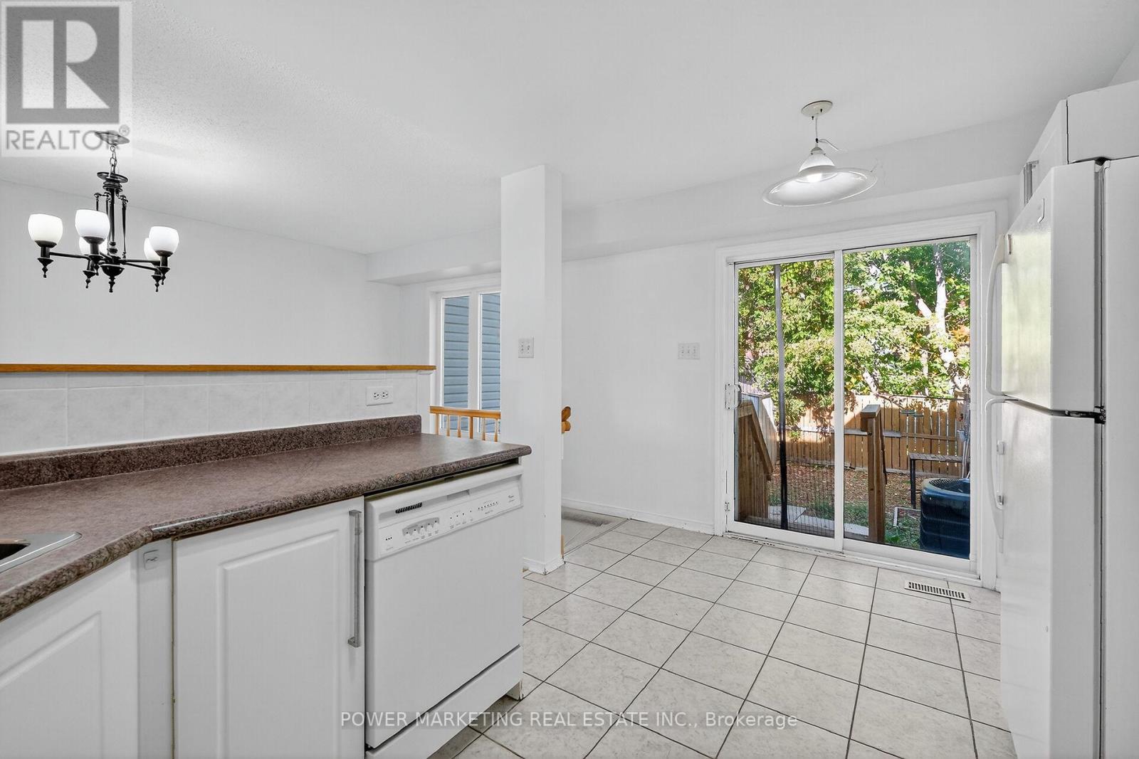 9 Carwood Circle E, Ottawa, Ontario  K1K 4V4 - Photo 15 - X12458448