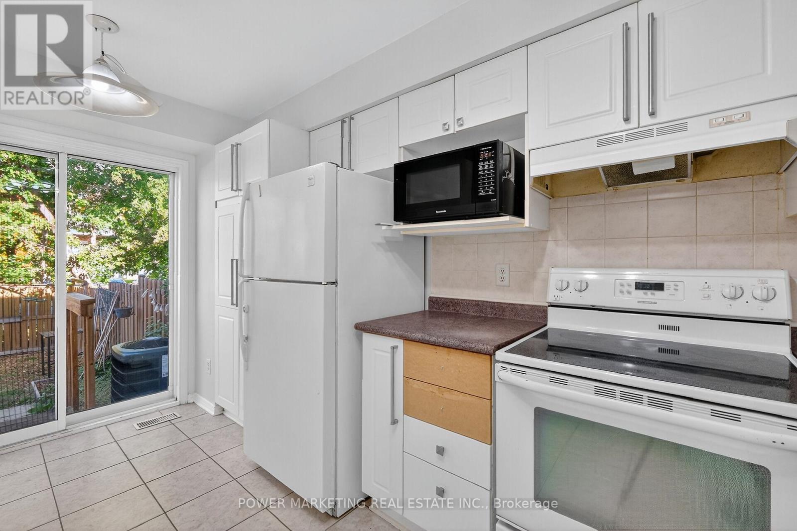 9 Carwood Circle E, Ottawa, Ontario  K1K 4V4 - Photo 16 - X12458448