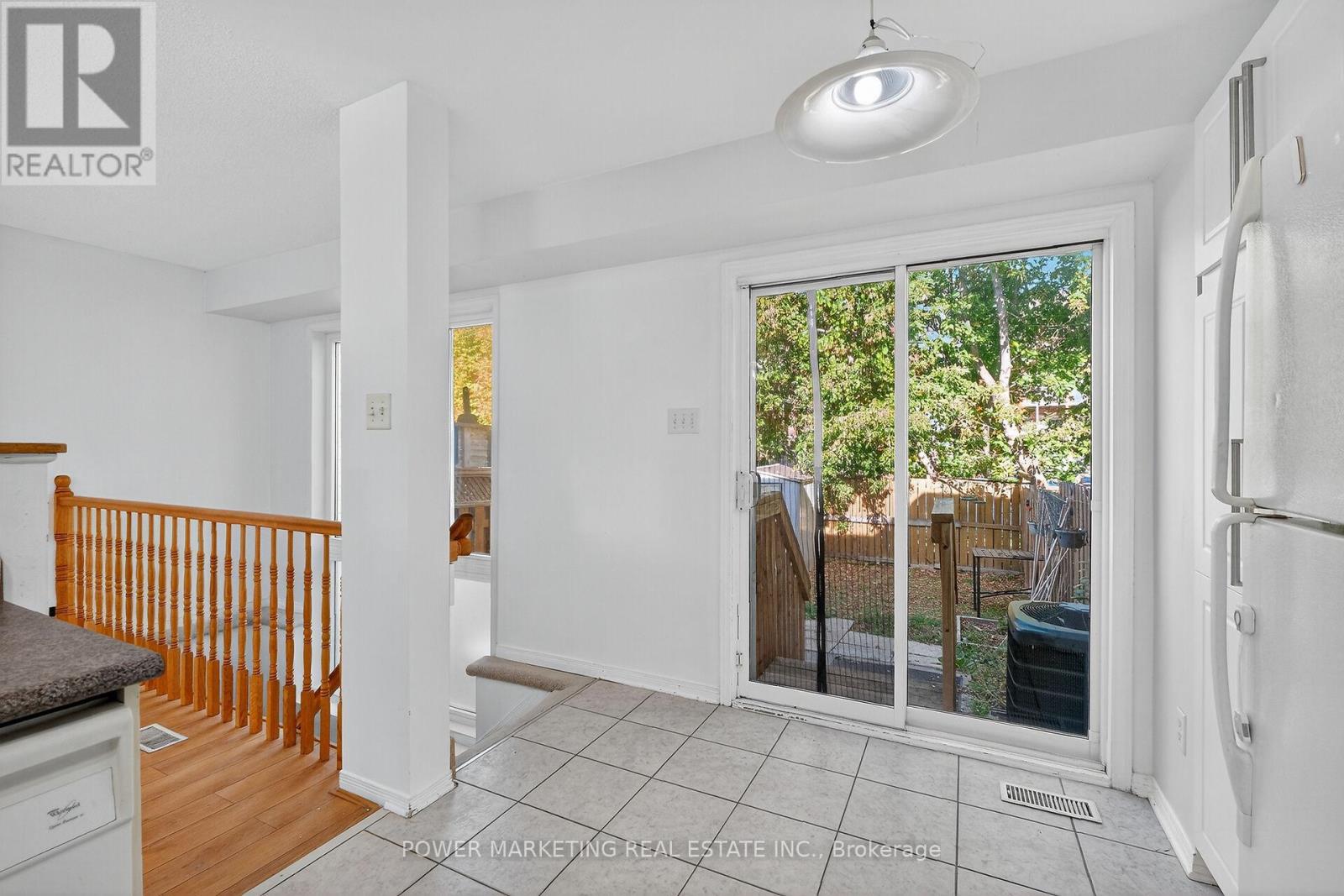 9 Carwood Circle E, Ottawa, Ontario  K1K 4V4 - Photo 17 - X12458448