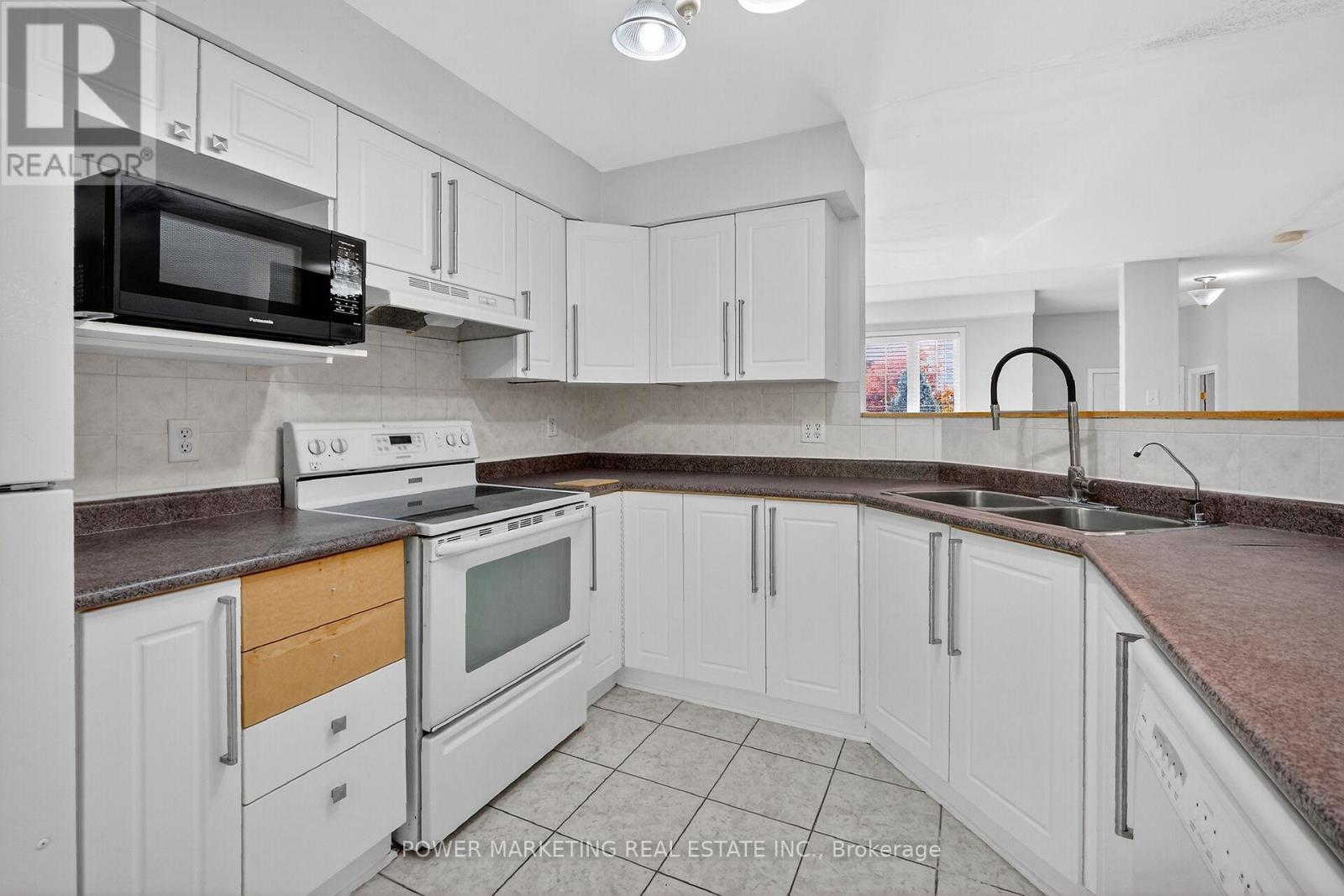 9 Carwood Circle E, Ottawa, Ontario  K1K 4V4 - Photo 13 - X12458448