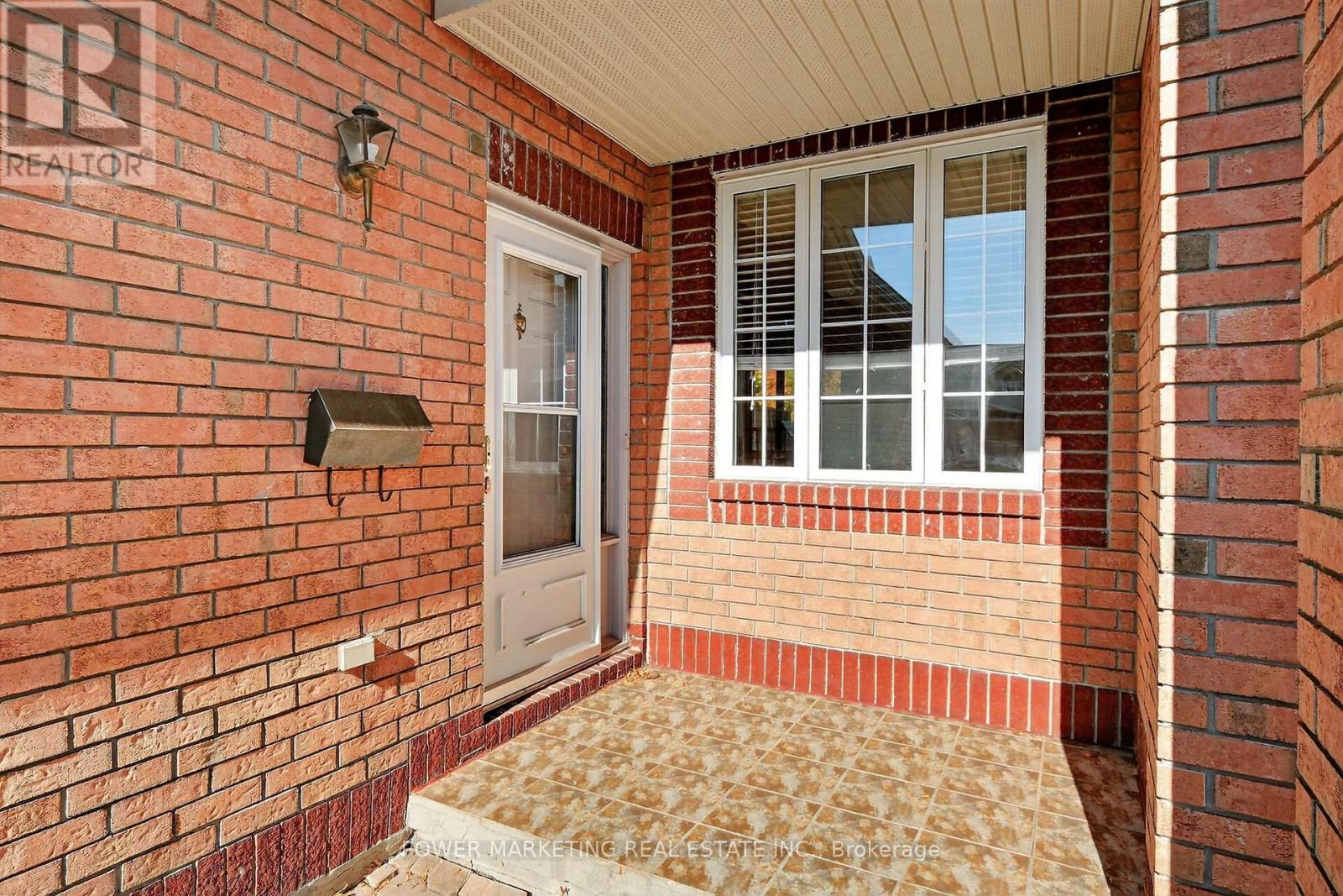 9 Carwood Circle E, Ottawa, Ontario  K1K 4V4 - Photo 3 - X12458448