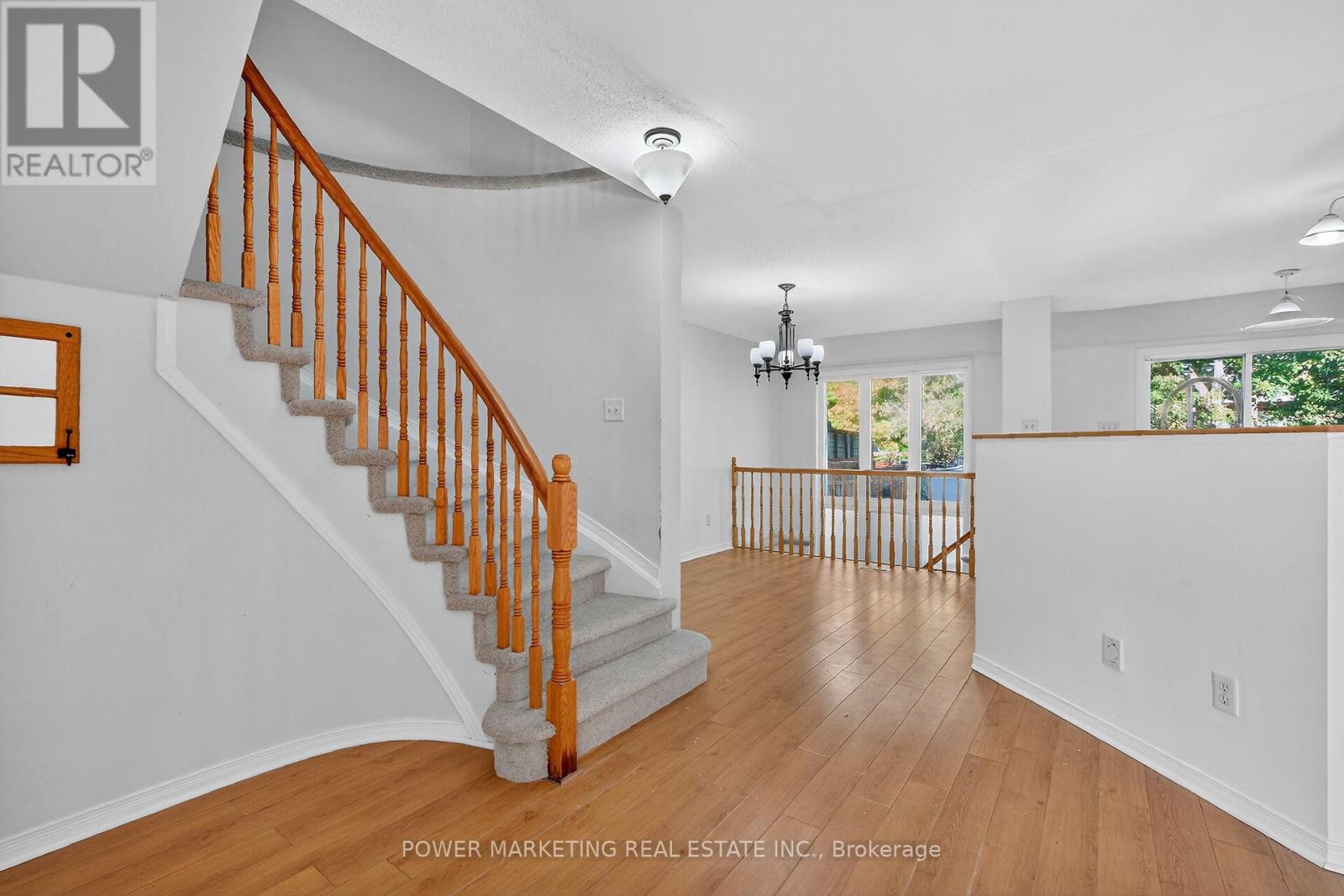 9 Carwood Circle E, Ottawa, Ontario  K1K 4V4 - Photo 8 - X12458448