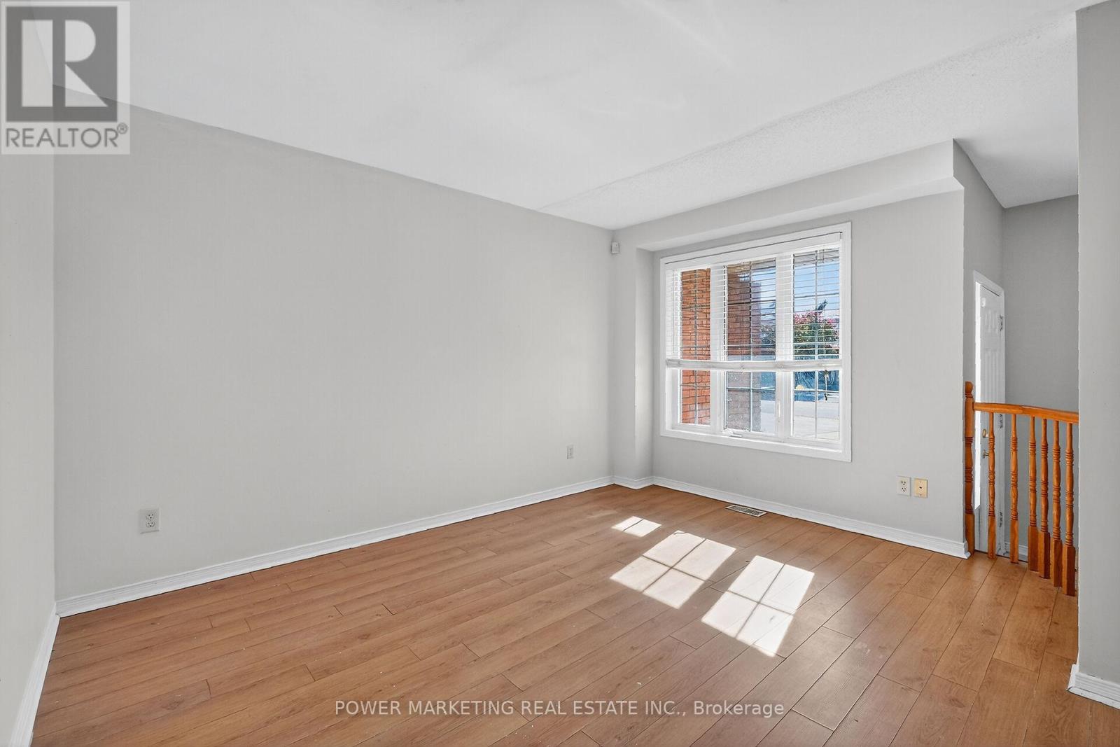 9 Carwood Circle E, Ottawa, Ontario  K1K 4V4 - Photo 7 - X12458448