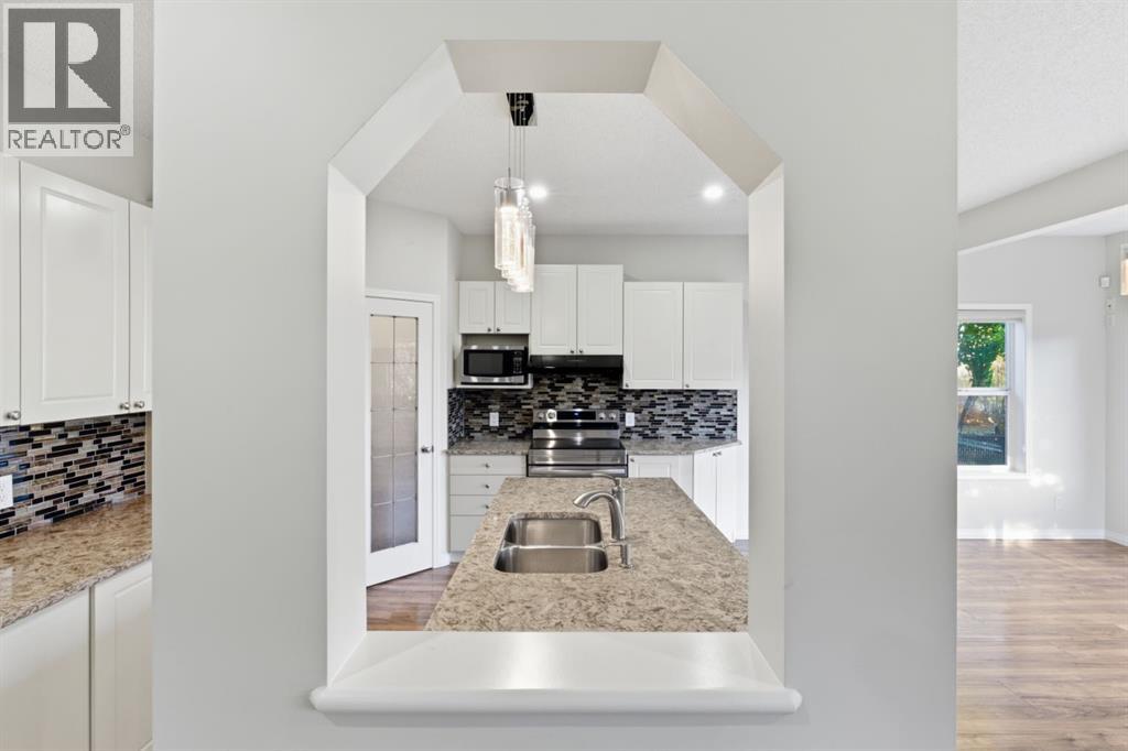 64 Cougarstone Square Sw, Calgary, Alberta  T3H 5J4 - Photo 11 - A2262348