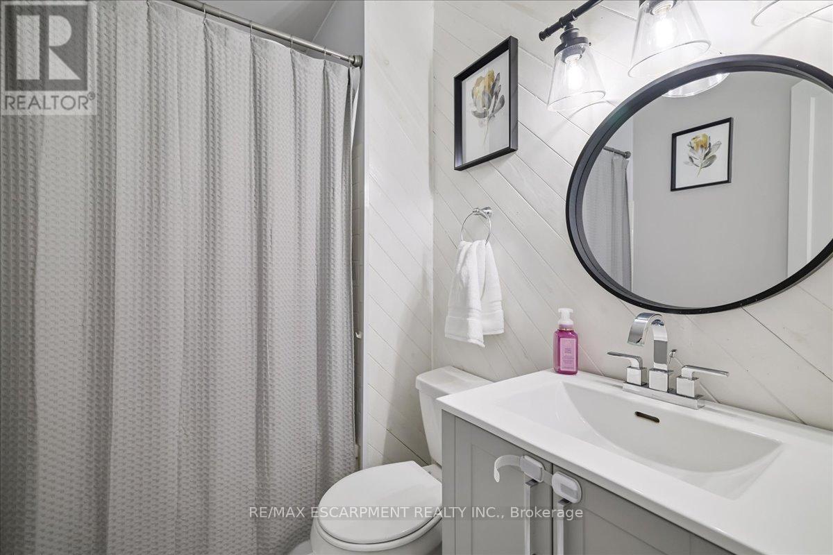 9 Inglewood Street, Brantford, Ontario  N3P 1A4 - Photo 11 - X12495074