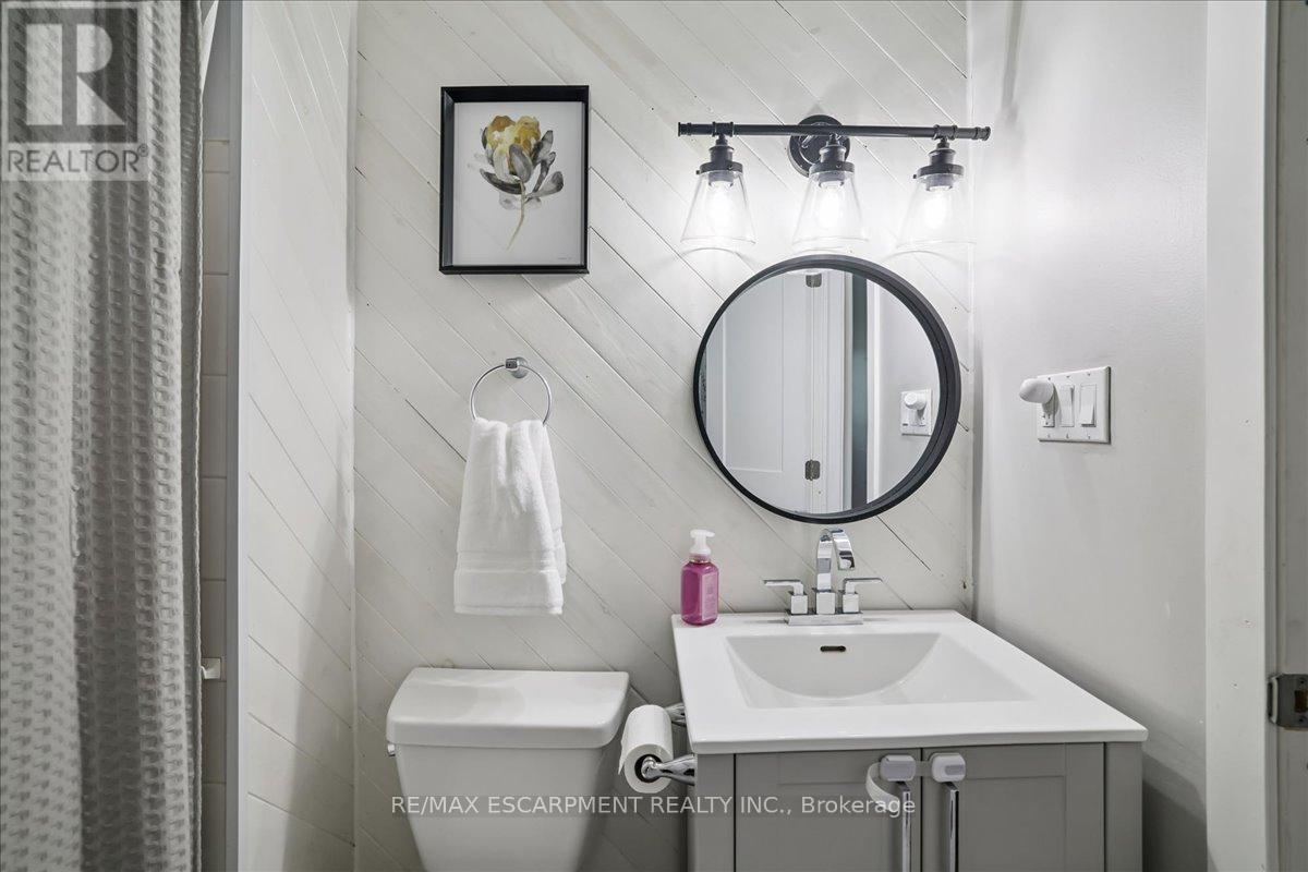 9 Inglewood Street, Brantford, Ontario  N3P 1A4 - Photo 12 - X12495074