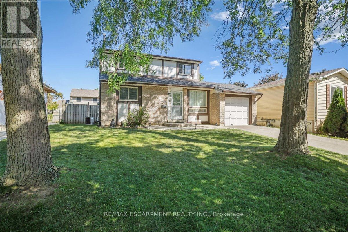 9 Inglewood Street, Brantford, Ontario  N3P 1A4 - Photo 2 - X12495074