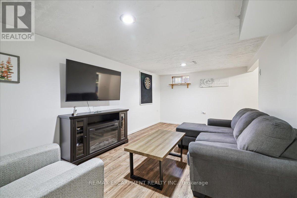 9 Inglewood Street, Brantford, Ontario  N3P 1A4 - Photo 22 - X12495074