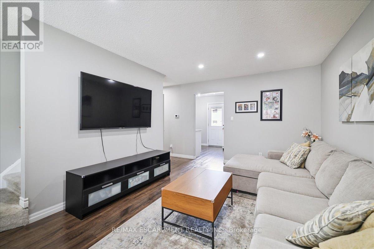 9 Inglewood Street, Brantford, Ontario  N3P 1A4 - Photo 6 - X12495074