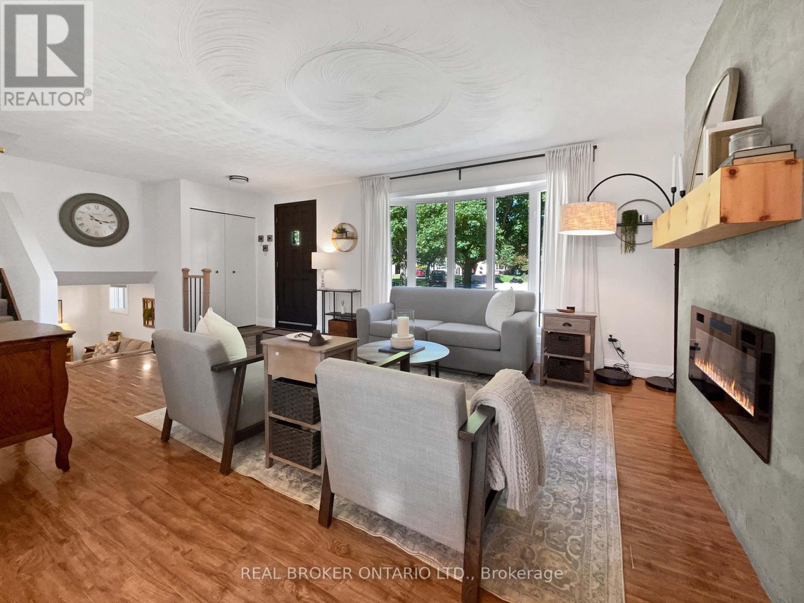 9 Normandy Circle, Norfolk, Ontario  N3Y 4J6 - Photo 3 - X12495096