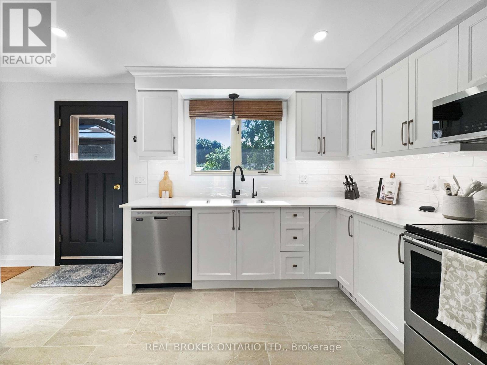 9 Normandy Circle, Norfolk, Ontario  N3Y 4J6 - Photo 6 - X12495096