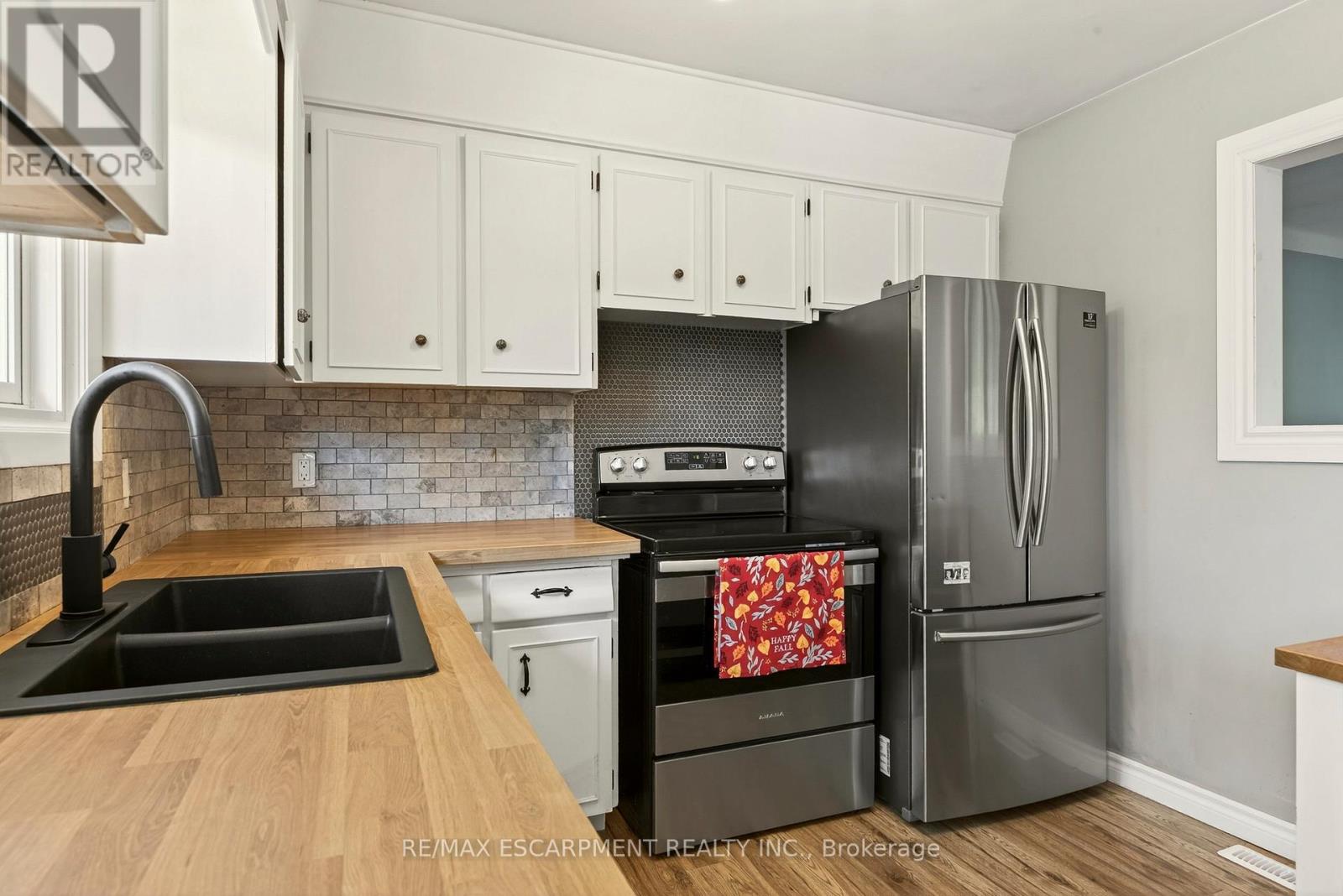 12 Ridley Heights Drive, St. Catharines, Ontario  L2S 2J2 - Photo 17 - X12495192