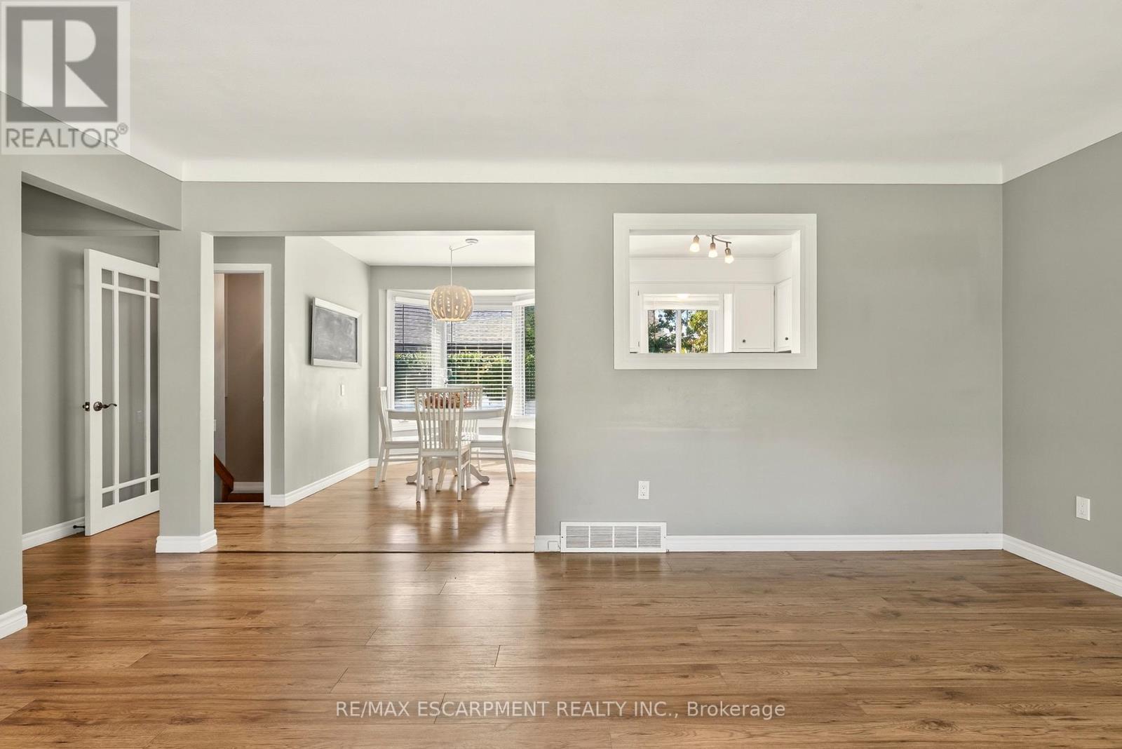 12 Ridley Heights Drive, St. Catharines, Ontario  L2S 2J2 - Photo 9 - X12495192