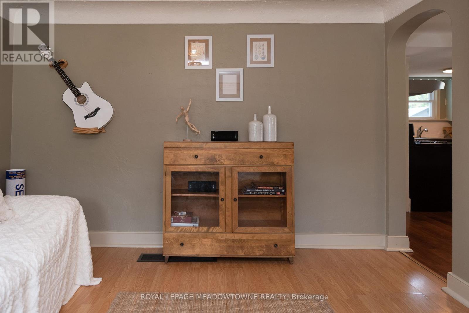 5853 Mcleod Road, Niagara Falls, Ontario  L2G 3E5 - Photo 4 - X12495218