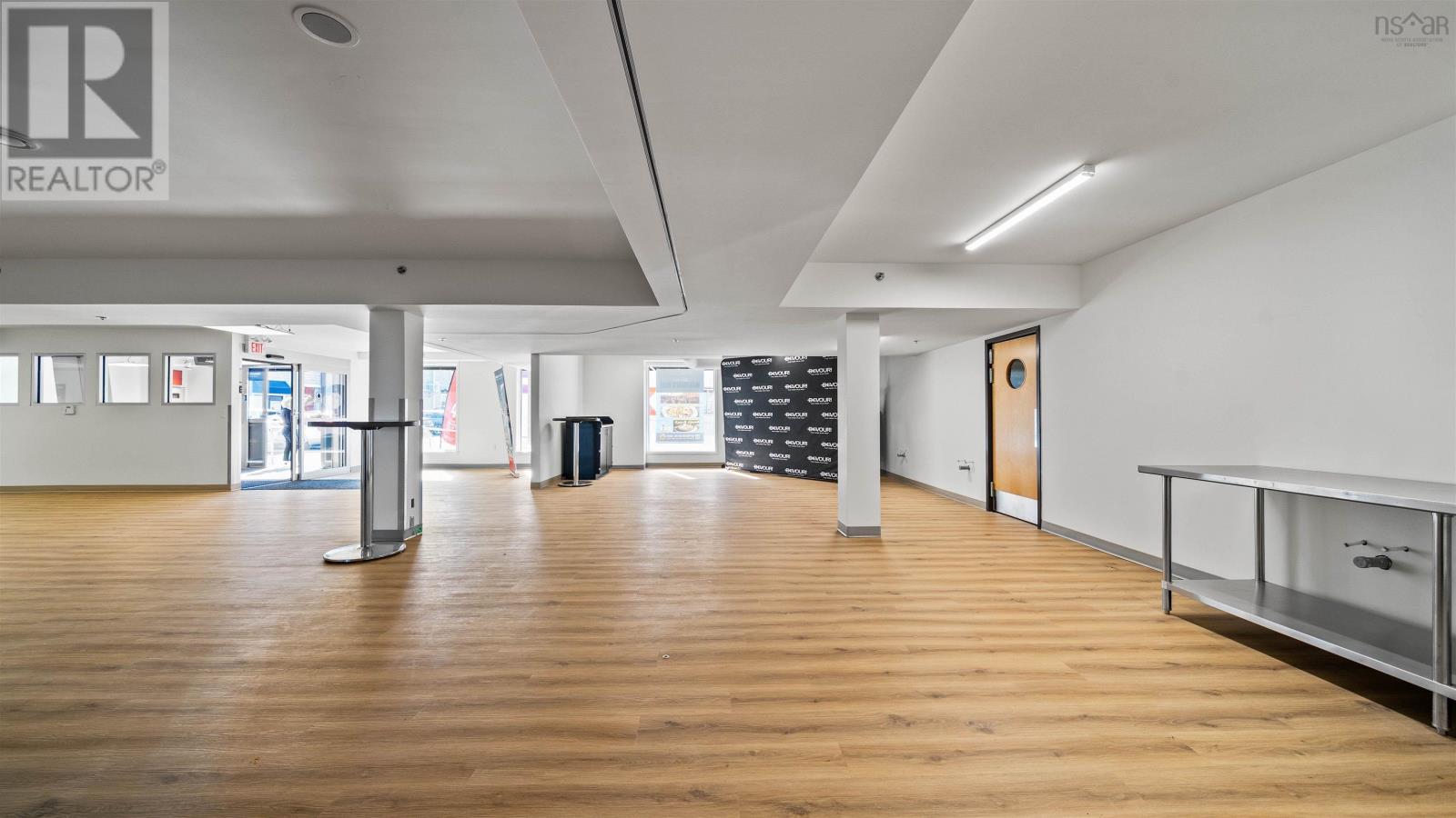 Retail Unit 1 360 Main Street, Wolfville, Nova Scotia  B4P 2B8 - Photo 3 - 202526887