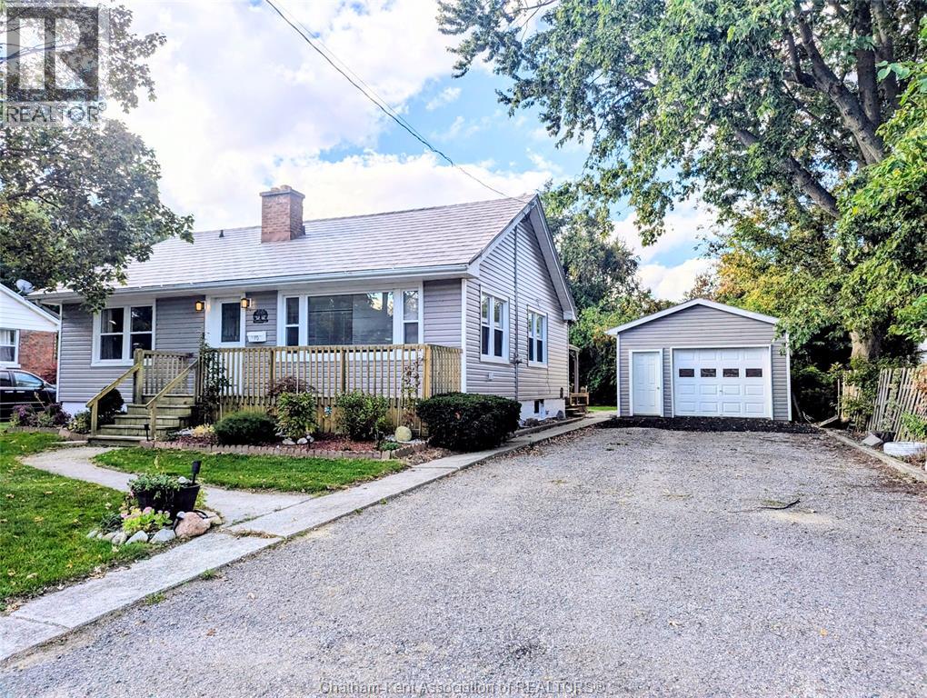 MLS# 25027672: 10 Meadowlea ROAD, Chatham, Canada