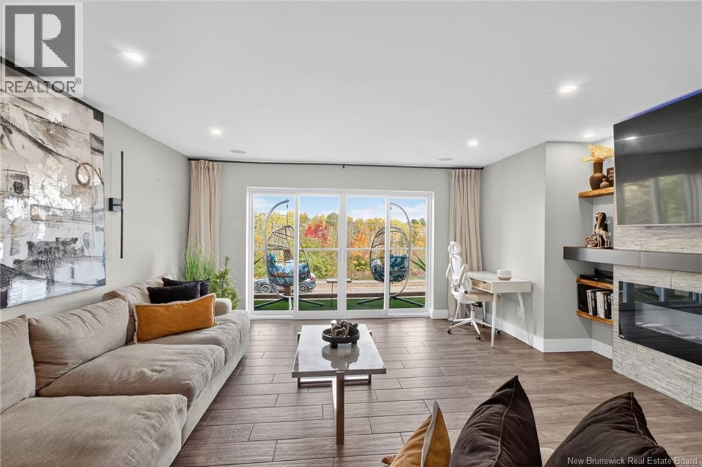 300 Westmount Boulevard, Moncton, New Brunswick  E1E 1V5 - Photo 3 - NB128529