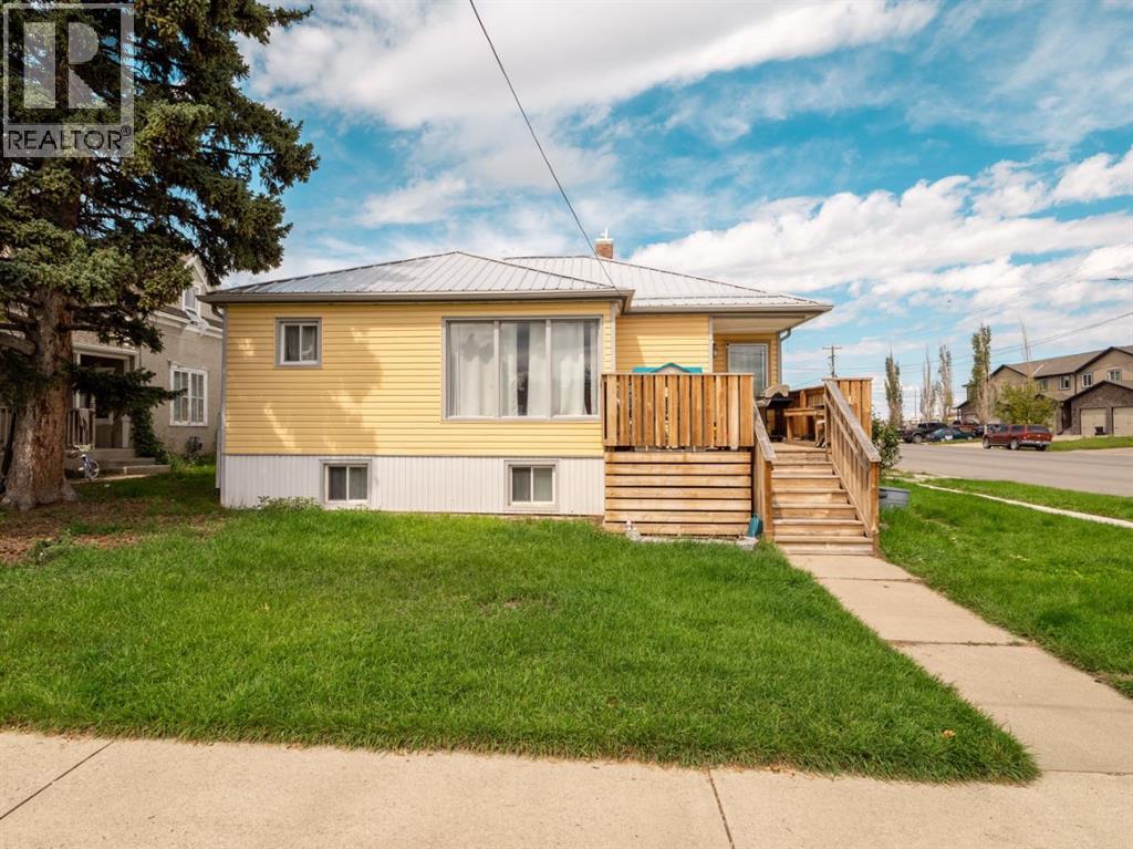 305 2 Avenue W, Cardston, Alberta