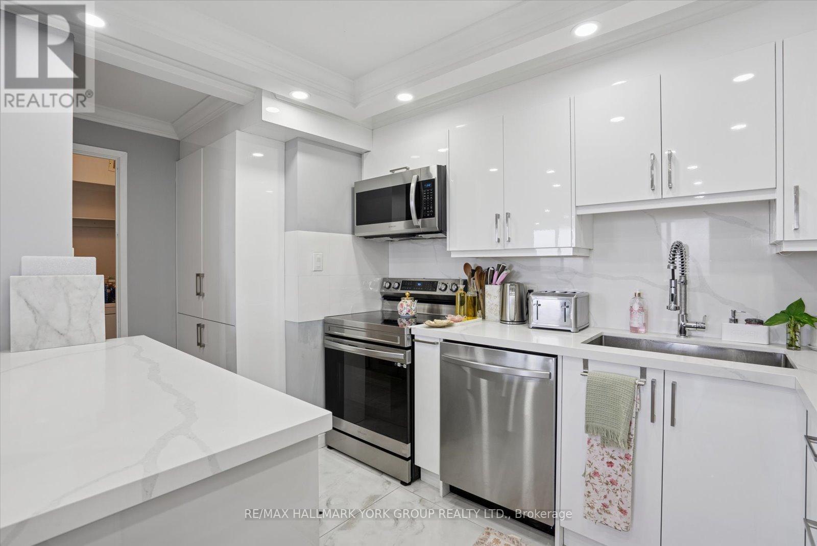 1006 - 1300 Mississauga Valley Boulevard, Mississauga, Ontario  L5A 3S8 - Photo 11 - W12495038