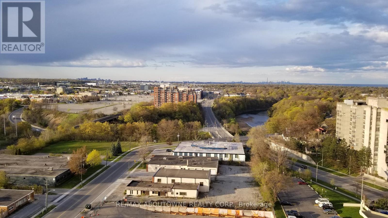 1503 - 65 Speers Road, Oakville, Ontario  L6K 0J1 - Photo 31 - W12495206