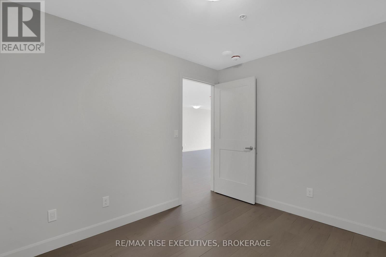 305 - 1080 Terra Verde Way, Kingston, Ontario  K7P 0V3 - Photo 4 - X12495444