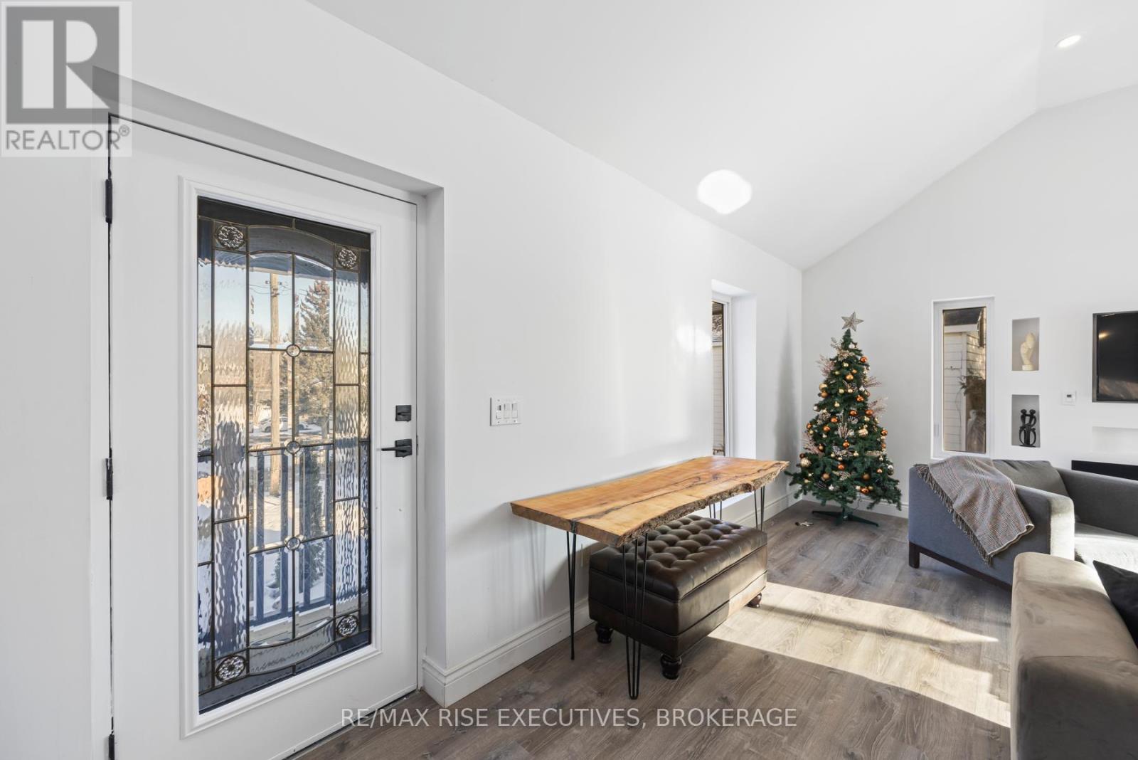 10 Greer Street, Kingston, Ontario  K7K 2V9 - Photo 2 - X12495606