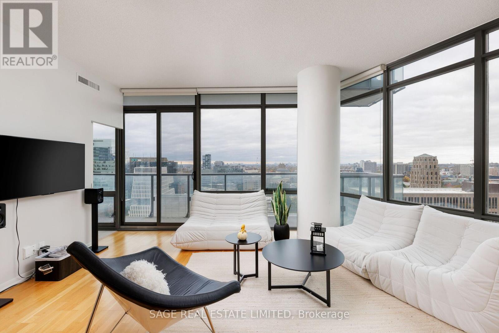 2103 - 832 BAY STREET, Toronto, Ontario