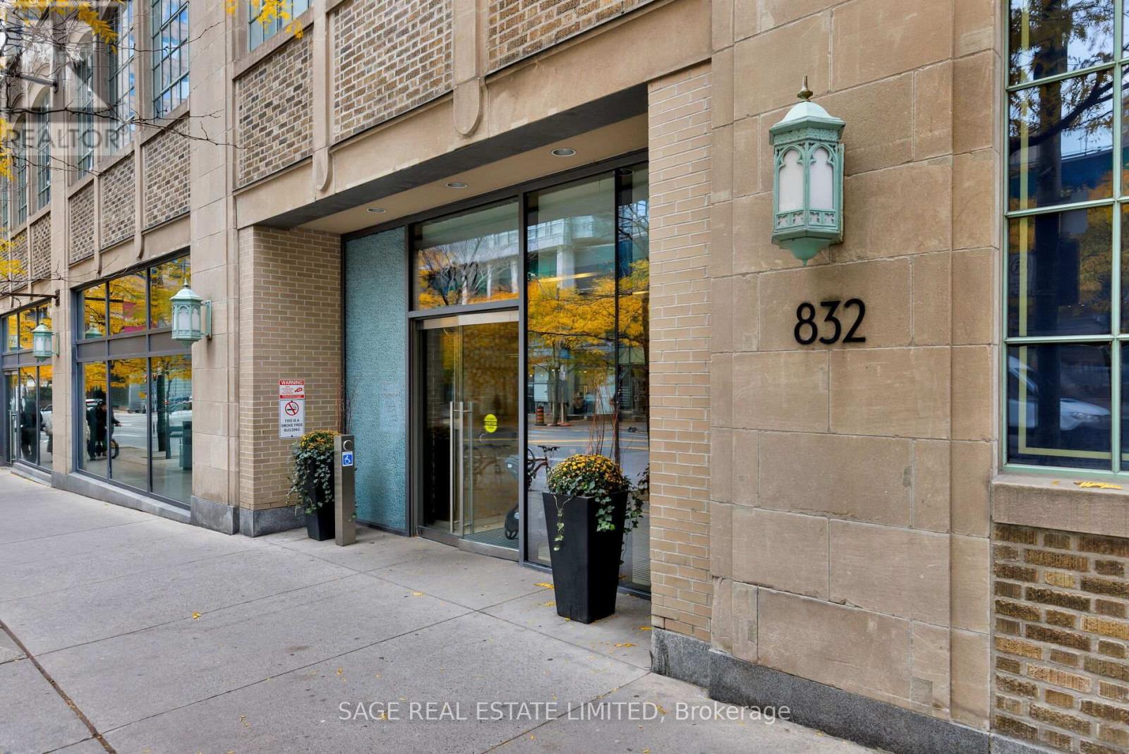 2103 - 832 Bay Street, Toronto, Ontario  M5S 1Z6 - Photo 3 - C12495378